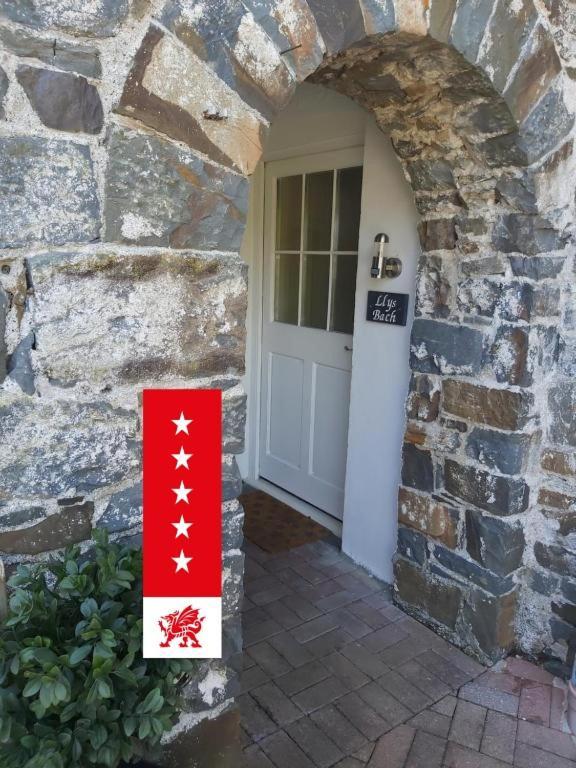 Llys Bach Apartment At Llys Aeron أبيريرون المظهر الخارجي الصورة